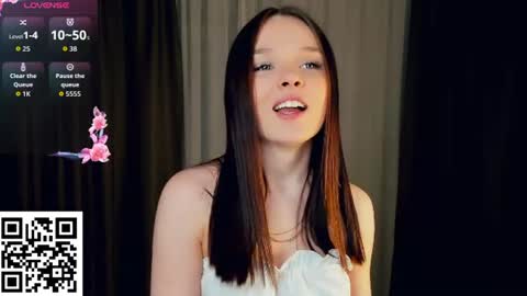 Snapshot of reginiasaccone chatting on June 15, 6:43 pm Emily - online show from June 15, 6:43 pm