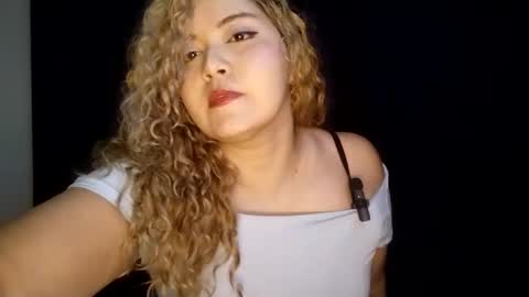 Snapshot of rei_chan26 chatting on February 2, 6:26 am Tania Nixx online show from February 2, 6:26 am