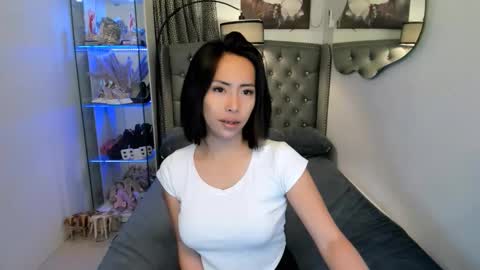 Snapshot of reighnempress chatting on January 19, 1:31 am reighnempress online show from January 19, 1:31 am