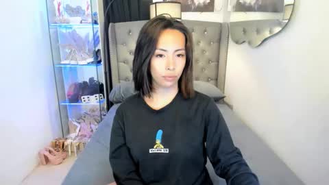 Snapshot of reighnempress chatting on February 20, 1:24 am reighnempress online show from February 20, 1:24 am