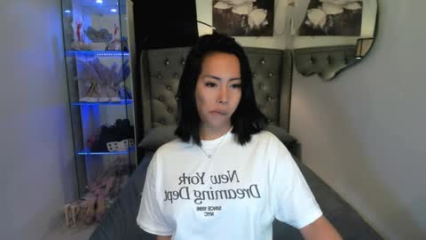 Snapshot of reighnempress chatting on April 11, 2:27 am reighnempress online show from April 11, 2:27 am