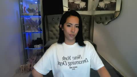 Snapshot of reighnempress chatting on April 11, 7:45 am reighnempress online show from April 11, 7:45 am