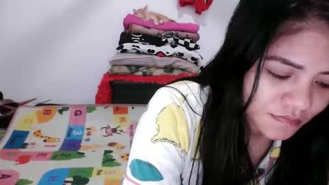 reign2525 online show from January 18, 1:26 pm