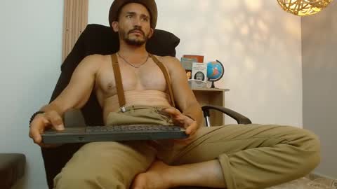   REIKO  online show from February 6, 12:33 am