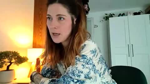 Snapshot of reileyfoxx chatting on April 9, 6:19 am Reiley online show from April 9, 6:19 am