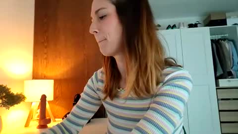 Snapshot of reileyfoxx chatting on April 12, 11:04 am Reiley online show from April 12, 11:04 am