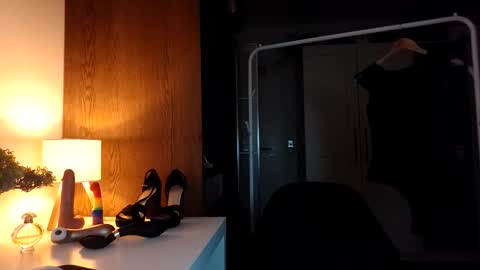 Snapshot of reileyfoxx chatting on April 13, 9:09 pm Reiley online show from April 13, 9:09 pm