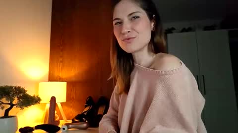 Snapshot of reileyfoxx chatting on April 15, 8:20 pm Reiley online show from April 15, 8:20 pm