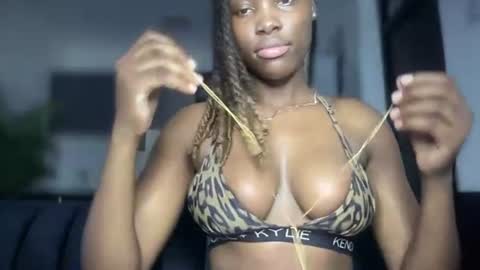 reina77xo online show from July 25, 3:31 pm