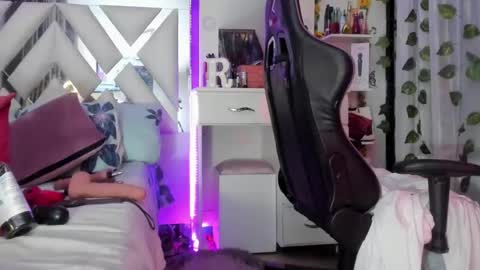 Snapshot of reina_love2 chatting on January 15, 10:06 am Reina online show from January 15, 10:06 am