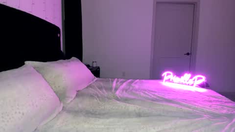 Snapshot of rejectbarbie chatting on December 10, 3:20 am Priscilla online show from December 10, 3:20 am