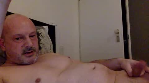 Snapshot of remco19788 chatting on January 27, 9:02 am 500 tokens to come online show from January 27, 9:02 am