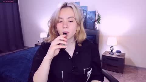 RemiPeach online show from May 30, 5:21 pm