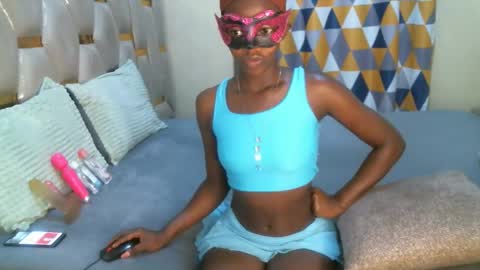 remmyqueen online show from May 5, 5:15 am