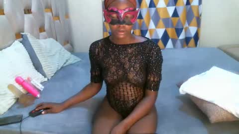 remmyqueen online show from May 25, 12:38 am