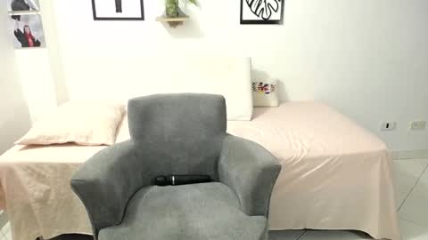 Renata Salinas online show from February 7, 12:53 am