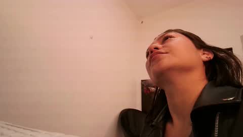 renataj online show from September 18, 1:35 pm