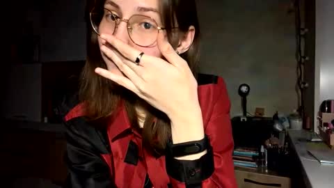 Mia online show from February 5, 4:22 pm