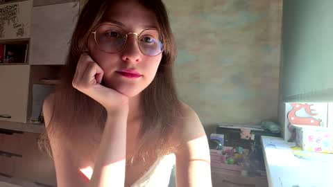 Mia online show from April 9, 1:16 pm