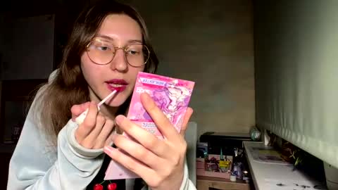 Mia online show from April 20, 4:21 pm