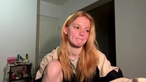 Snapshot of rendabecnel chatting on April 15, 1:23 am Tiffany online show from April 15, 1:23 am