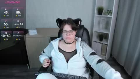 Snapshot of renee_turner chatting on February 22, 2:30 pm renee_turner online show from February 22, 2:30 pm