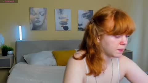 Snapshot of reneefoxy_ chatting on July 8, 12:59 am reneefoxy_ online show from July 8, 12:59 am