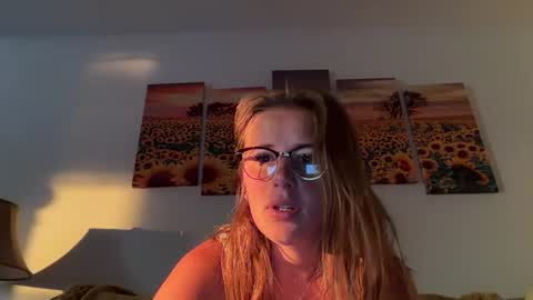 renimoonxo online show from July 10, 10:40 am