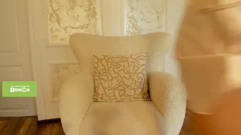 Rennatha online show from November 2, 9:55 am