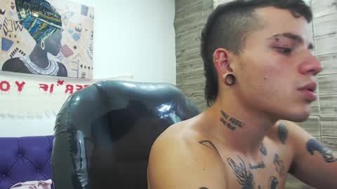 Snapshot of rennesanti chatting on December 4, 7:50 am R E N E online show from December 4, 7:50 am