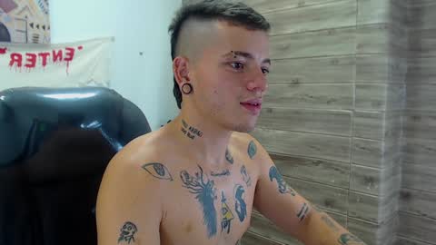 Snapshot of rennesanti chatting on December 7, 7:16 am R E N E online show from December 7, 7:16 am