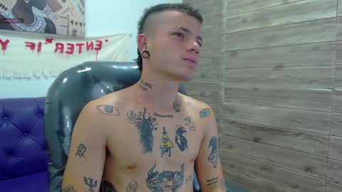 Snapshot of rennesanti chatting on December 11, 11:19 am R E N E online show from December 11, 11:19 am