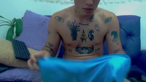 Snapshot of rennesanti chatting on December 12, 7:08 am R E N E online show from December 12, 7:08 am