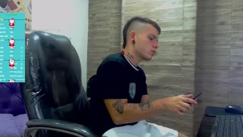 Snapshot of rennesanti chatting on December 20, 3:47 am R E N E online show from December 20, 3:47 am