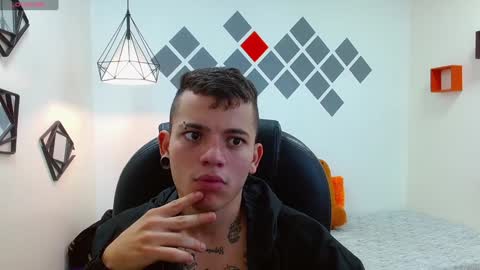 Snapshot of rennesanti chatting on December 29, 4:48 am R E N E online show from December 29, 4:48 am