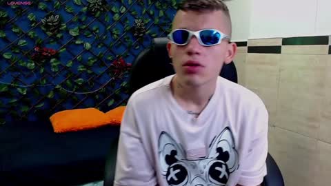 Snapshot of rennesanti chatting on January 11, 4:16 am R E N E online show from January 11, 4:16 am