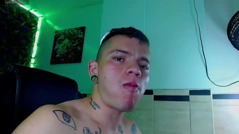 Snapshot of rennesanti chatting on January 12, 12:33 pm R E N E online show from January 12, 12:33 pm