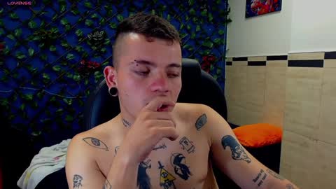 Snapshot of rennesanti chatting on January 14, 7:59 am R E N E online show from January 14, 7:59 am