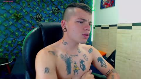 Snapshot of rennesanti chatting on January 15, 3:54 am R E N E online show from January 15, 3:54 am