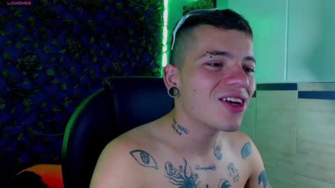 Snapshot of rennesanti chatting on January 15, 7:05 am R E N E online show from January 15, 7:05 am