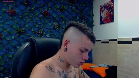 Snapshot of rennesanti chatting on January 18, 3:53 am R E N E online show from January 18, 3:53 am