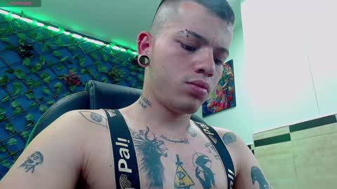 Snapshot of rennesanti chatting on January 21, 12:18 pm R E N E online show from January 21, 12:18 pm