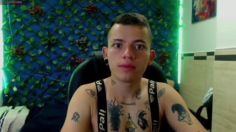 Snapshot of rennesanti chatting on January 27, 4:09 am R E N E online show from January 27, 4:09 am