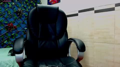 Snapshot of rennesanti chatting on February 18, 10:27 am R E N E online show from February 18, 10:27 am