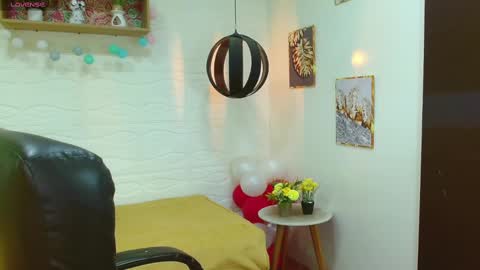 Snapshot of rennesanti chatting on March 3, 12:48 pm R E N E online show from March 3, 12:48 pm