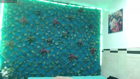 Snapshot of rennesanti chatting on March 6, 6:48 pm R E N E online show from March 6, 6:48 pm