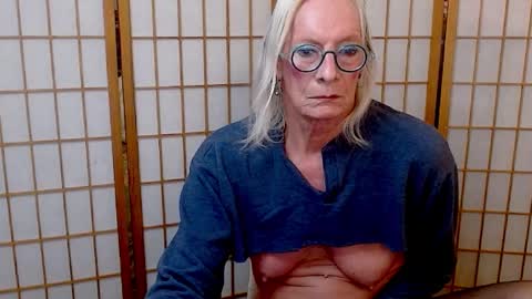 Betsy online show from November 17, 11:43 pm