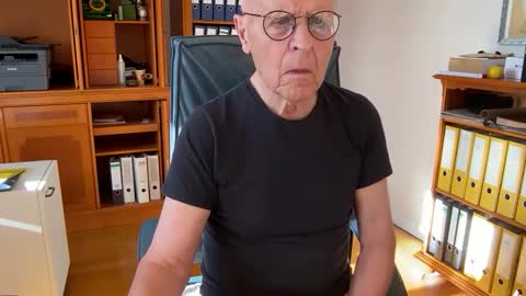 Snapshot of reteid chatting on October 23, 12:59 pm reteid online show from October 23, 12:59 pm