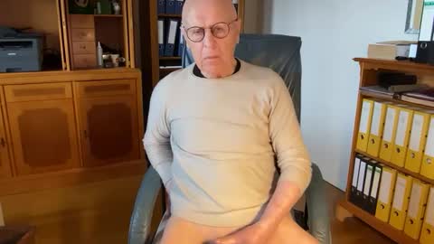 Snapshot of reteid chatting on April 5, 12:57 pm reteid online show from April 5, 12:57 pm