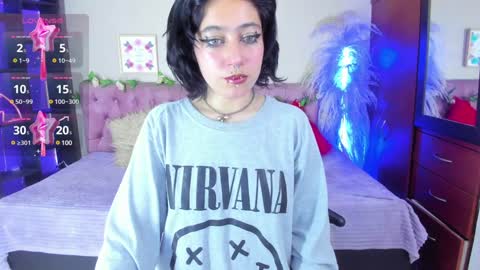 Snapshot of revek_uwu chatting on December 7, 12:45 pm Reveca online show from December 7, 12:45 pm